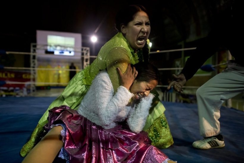 Flying cholitas: how are women fighting in Bolivia