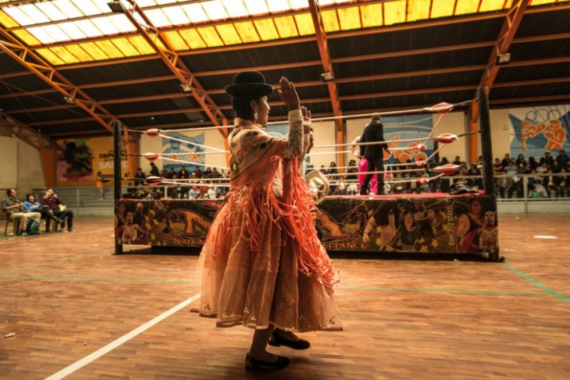 Flying cholitas: how are women fighting in Bolivia