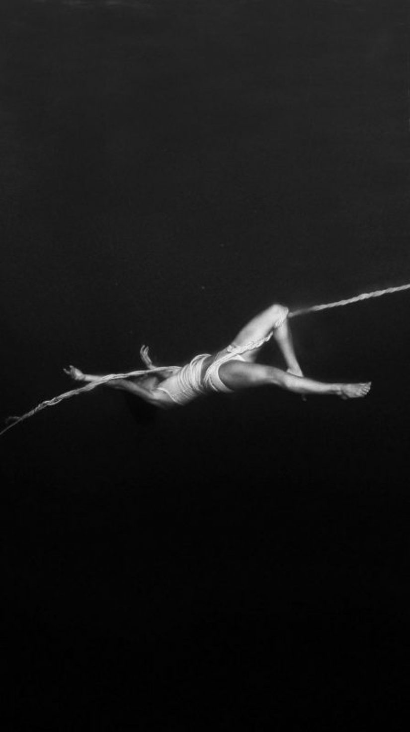Flying under water in the wonderful photo works of Katerina Bodrunova