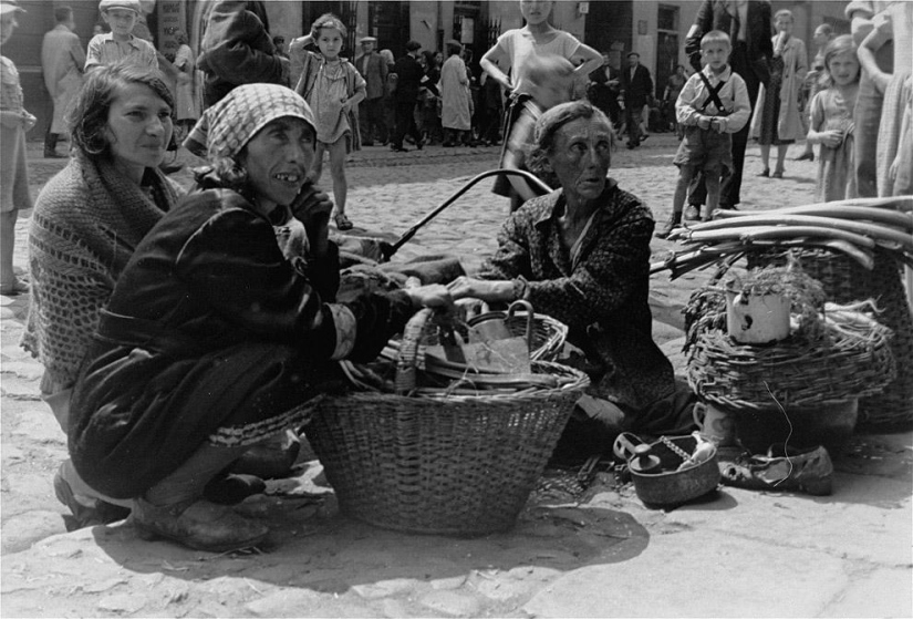 Forbidden photos: the Warsaw Ghetto in the summer of 1941