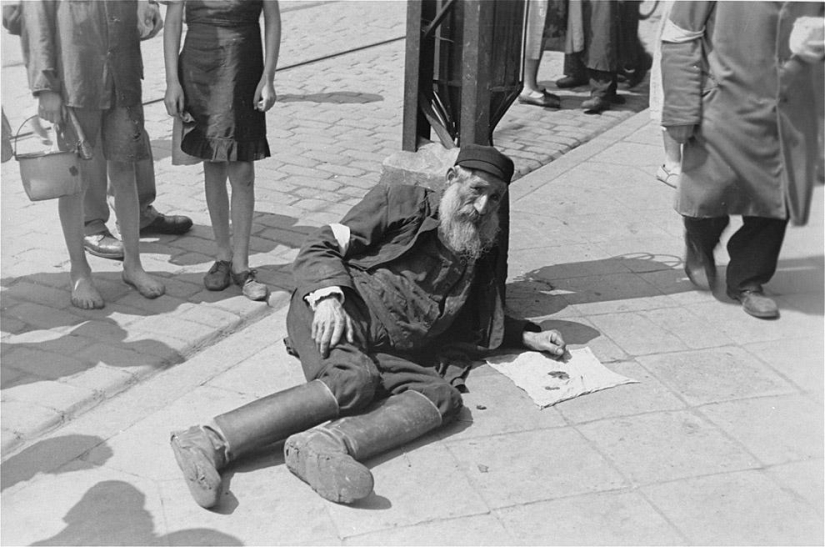 Forbidden photos: the Warsaw Ghetto in the summer of 1941