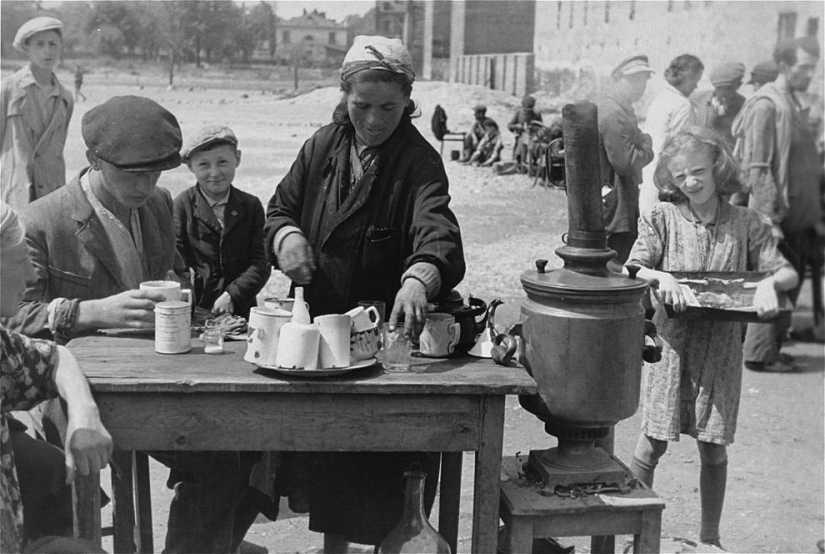 Forbidden photos: the Warsaw Ghetto in the summer of 1941