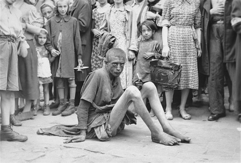 Forbidden photos: the Warsaw Ghetto in the summer of 1941