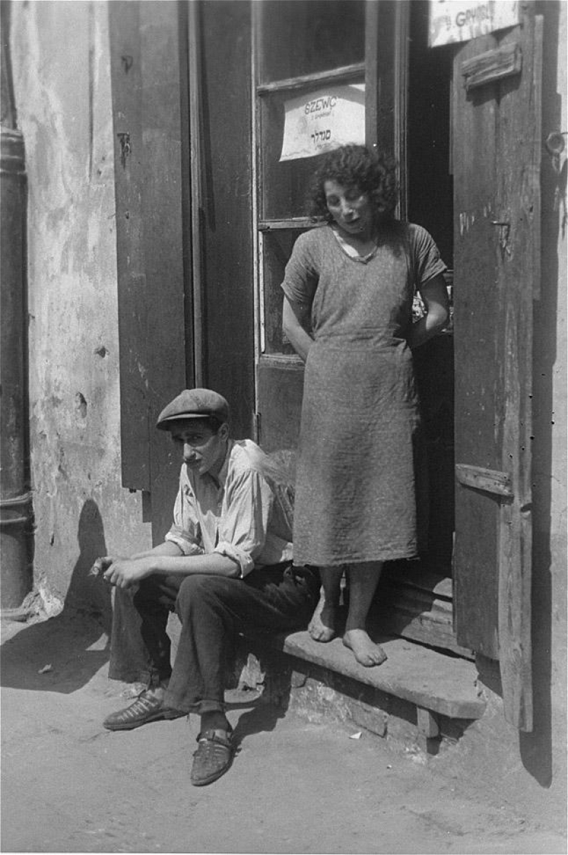 Forbidden photos: the Warsaw Ghetto in the summer of 1941