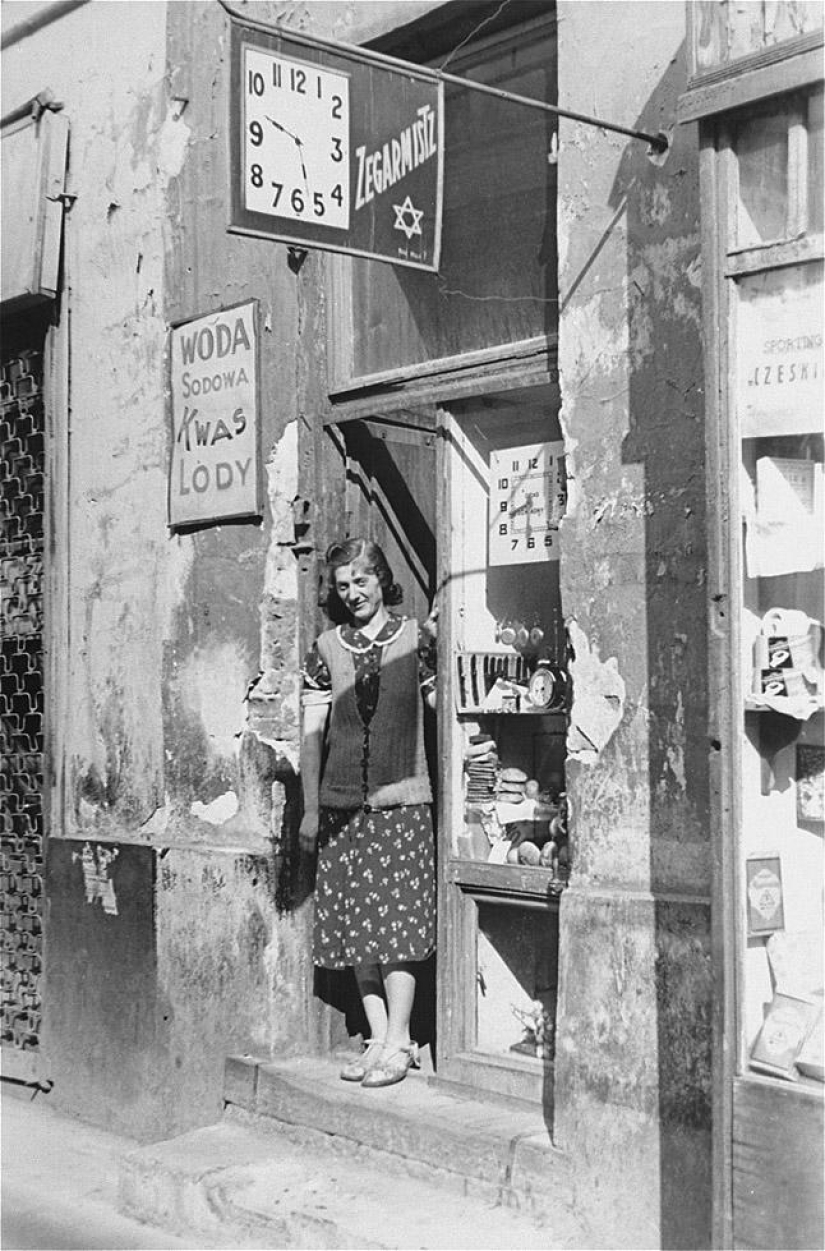 Forbidden photos: the Warsaw Ghetto in the summer of 1941