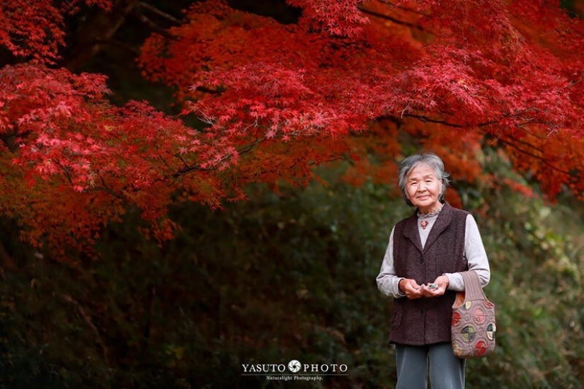 Fotógrafo de Japón hace tocar las fotos de su abuela y el perro