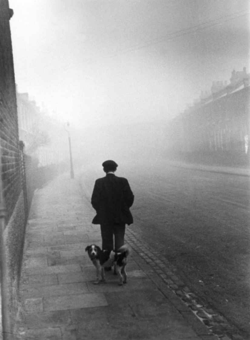 Fotografía brillante del pionero del fotoperiodismo Kurt Hutton