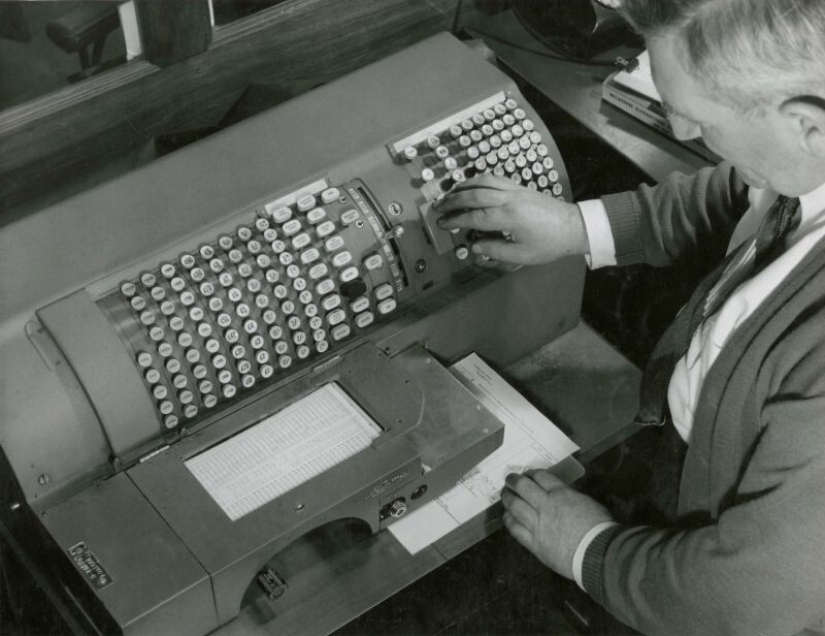 Fotos retro de interiores y electrodomésticos en oficinas de los años 70 y 80