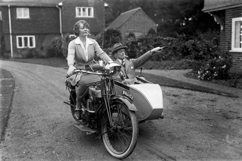 Fotos vintage de chicas cool en motocicletas