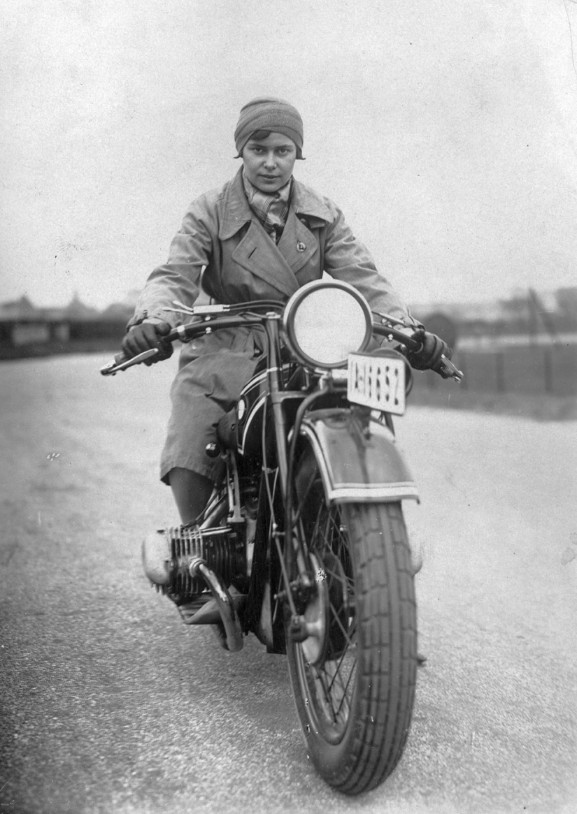 Fotos vintage de chicas cool en motocicletas