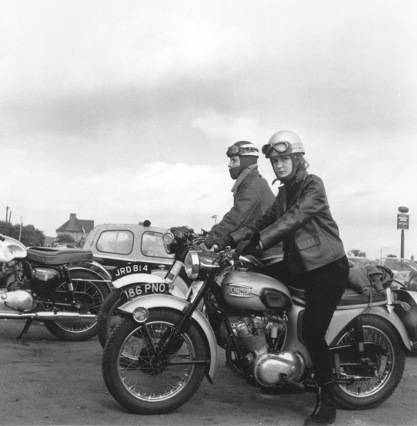 Fotos vintage de chicas cool en motocicletas