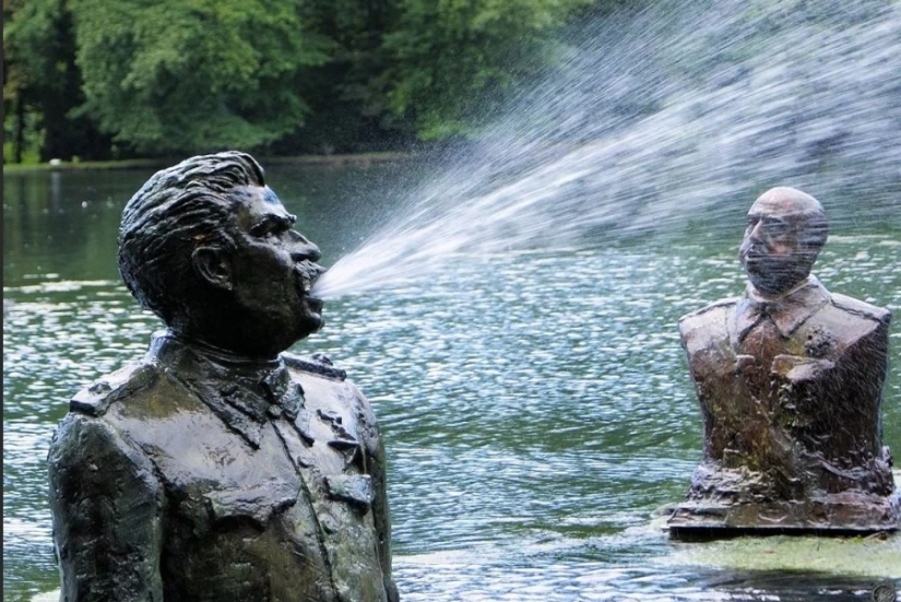 Fountain "Spitting Dictators" is a mysterious art object with a hidden meaning