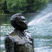 Fountain "Spitting Dictators" is a mysterious art object with a hidden meaning