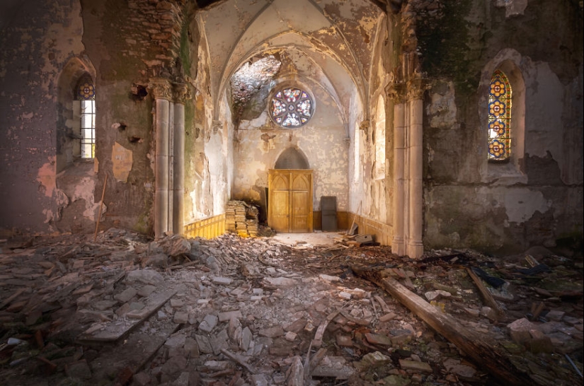 Fragments of old France: abandoned buildings of incredible beauty
