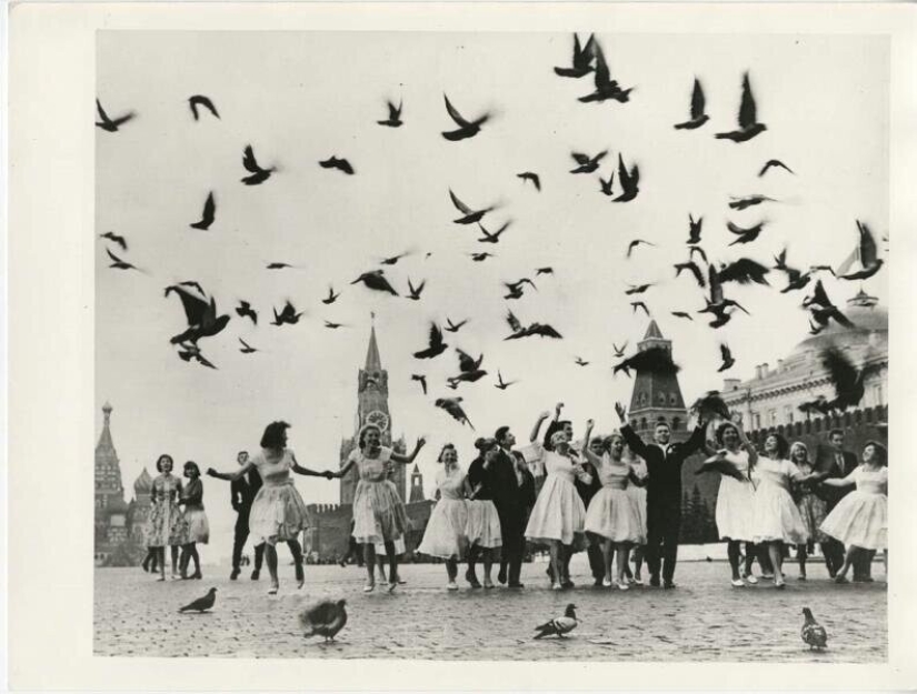 From dudes to hard workers: photos of Soviet youth of the 60s