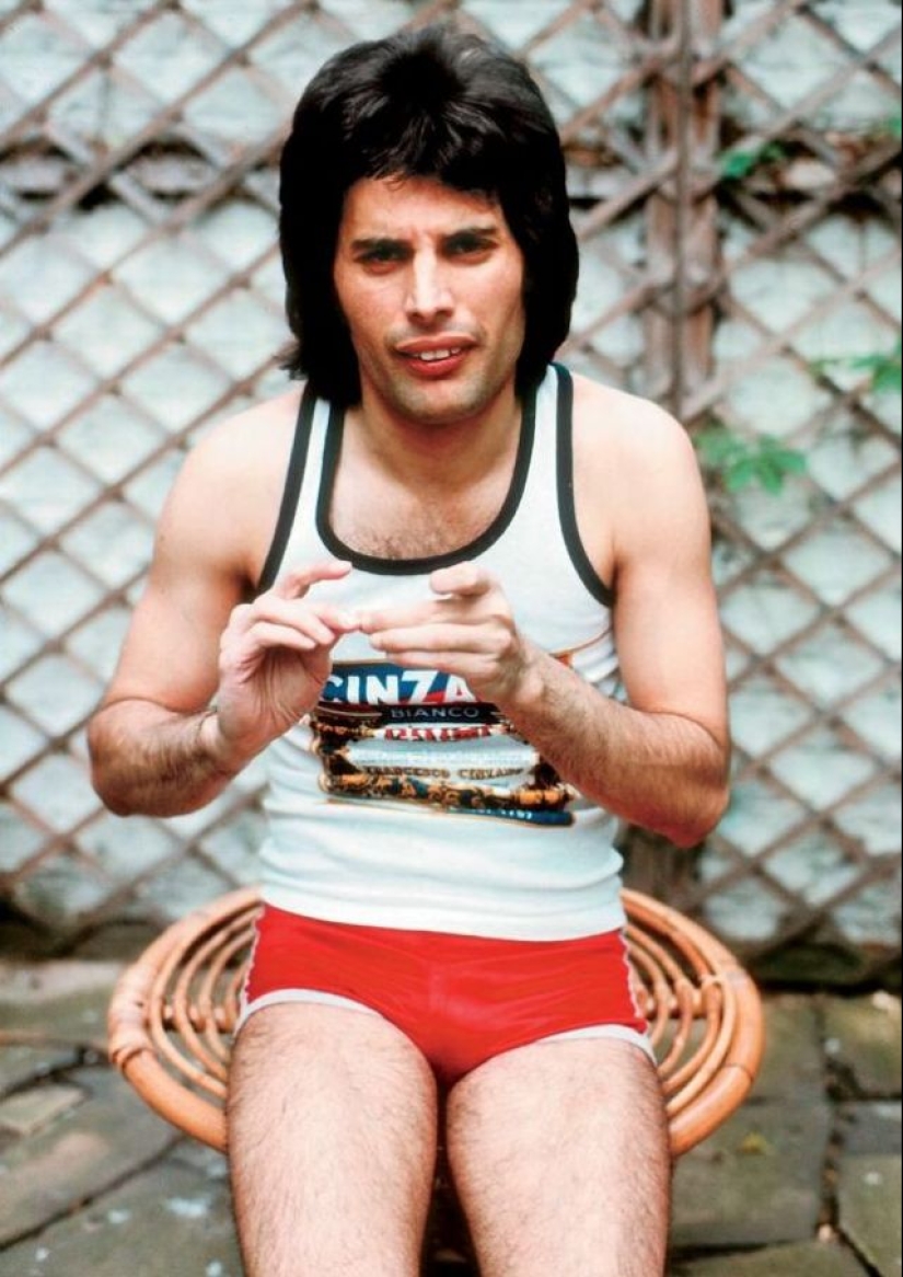 From mercury to Def Leppard: 20+ rock stars and rebels of the past in short shorts