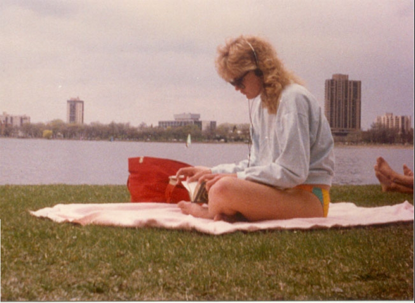 Funny and young American women of the 80s