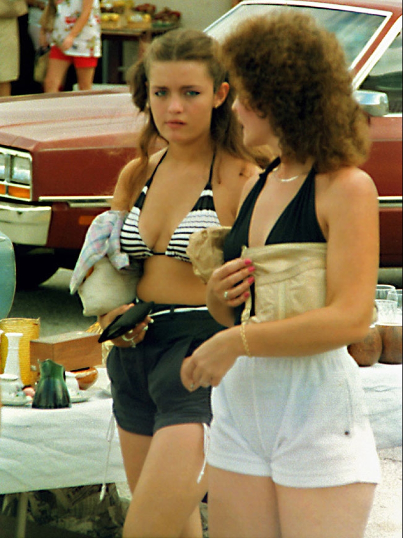 Funny and young American women of the 80s