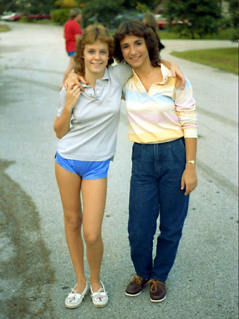 Funny and young American women of the 80s