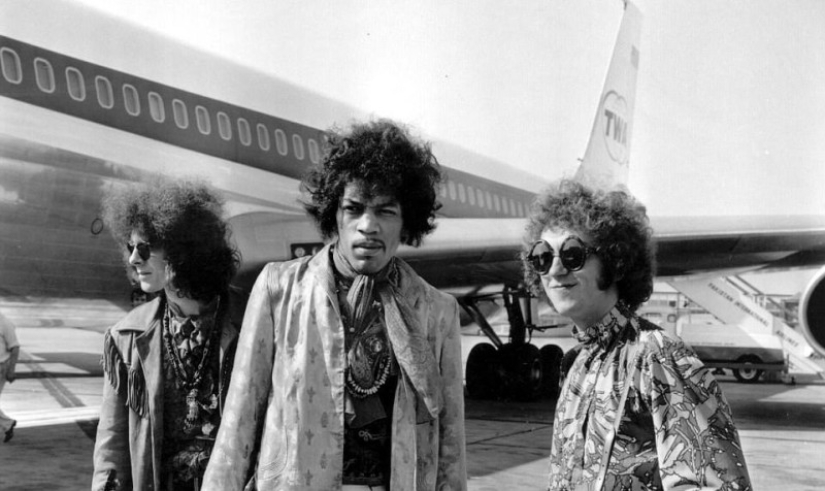 Furs, cigars and paparazzi: How celebrities traveled in the 70s