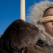 Gafas de nieve de los pueblos del Norte, conocidas desde hace varios miles de años