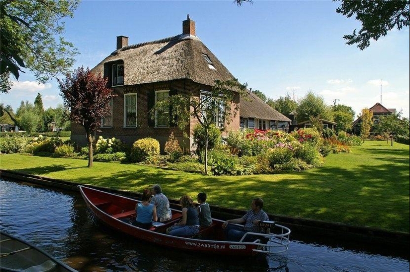 Giethoorn: el increíble pueblo holandés, donde no hay carreteras