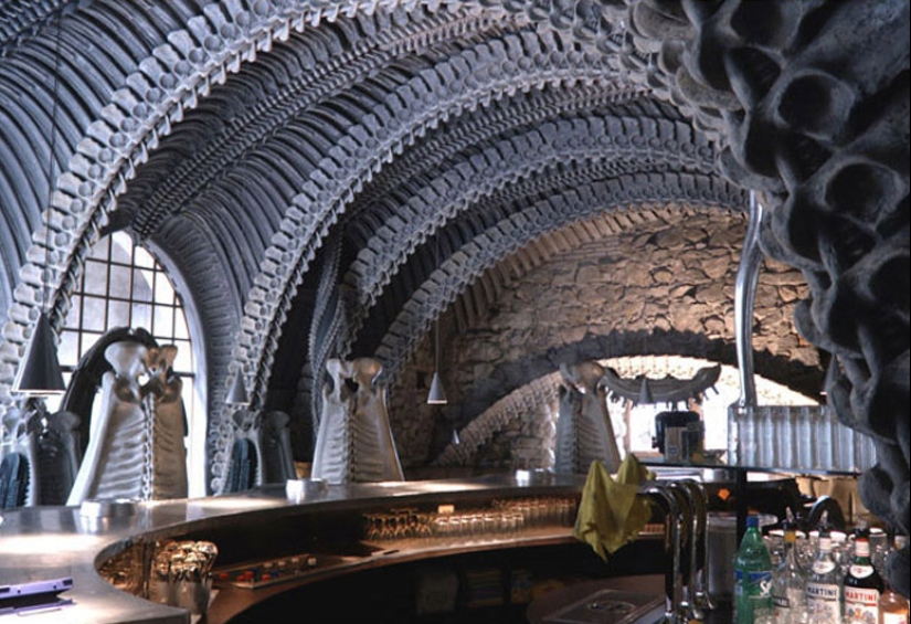 Giger Bar es el establecimiento de bebidas más espeluznante de Europa