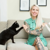 "Girls and cats": a photographer from new York against the stereotypes about crazy cat ladies