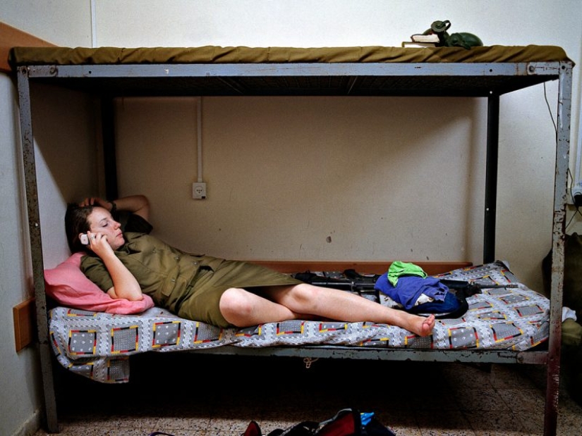 Girls of the Israeli army: a special look at women soldiers in the photos by Rachel Papo