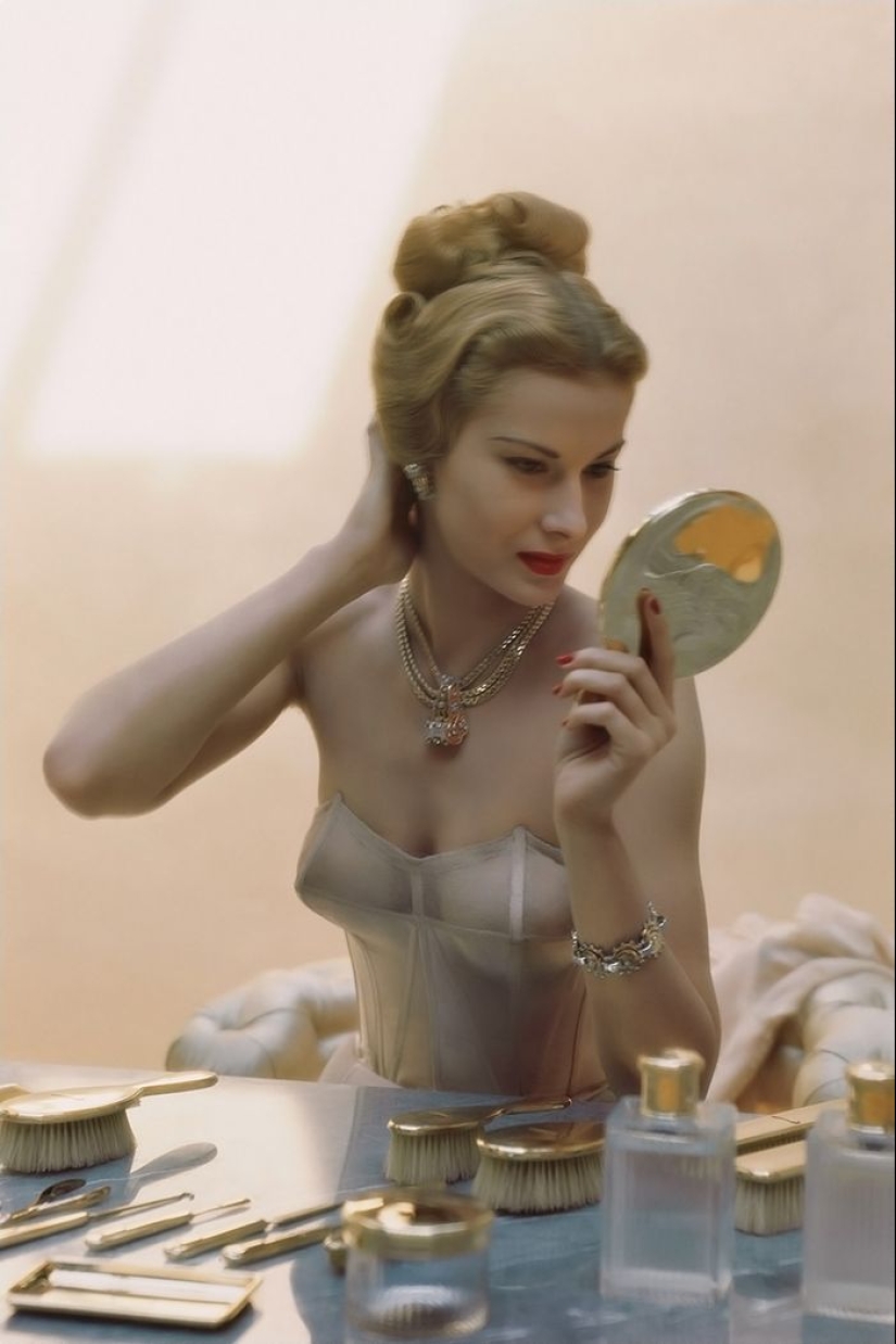 Glamorous 40s in color and excellent quality