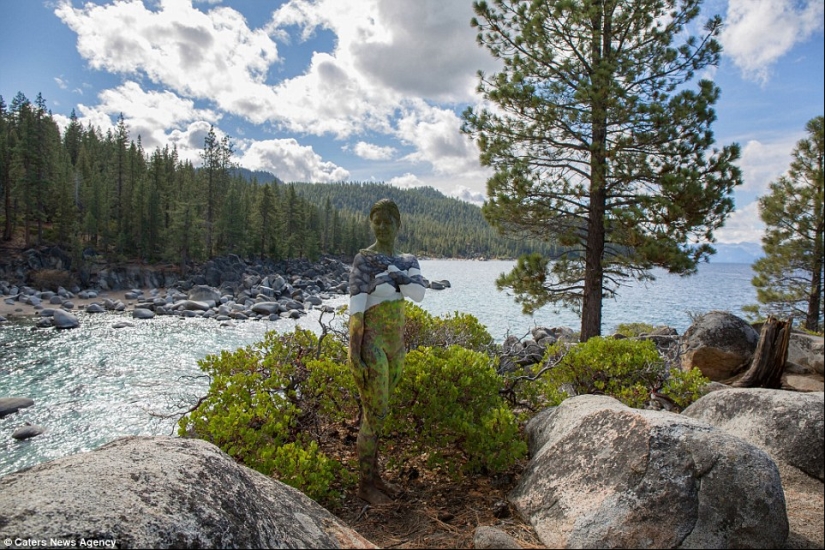 Great camouflage, how naked people blend into the landscape