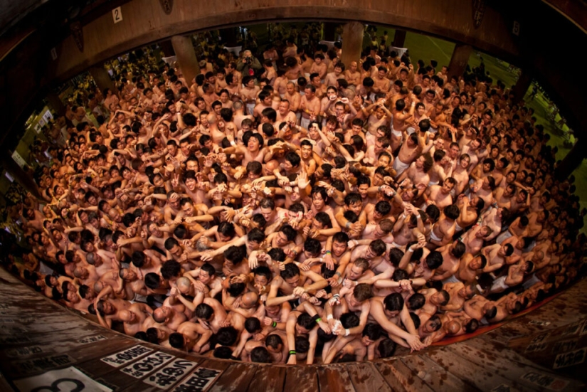 Hadaka matsuri-una celebración de hombres desnudos en Japón
