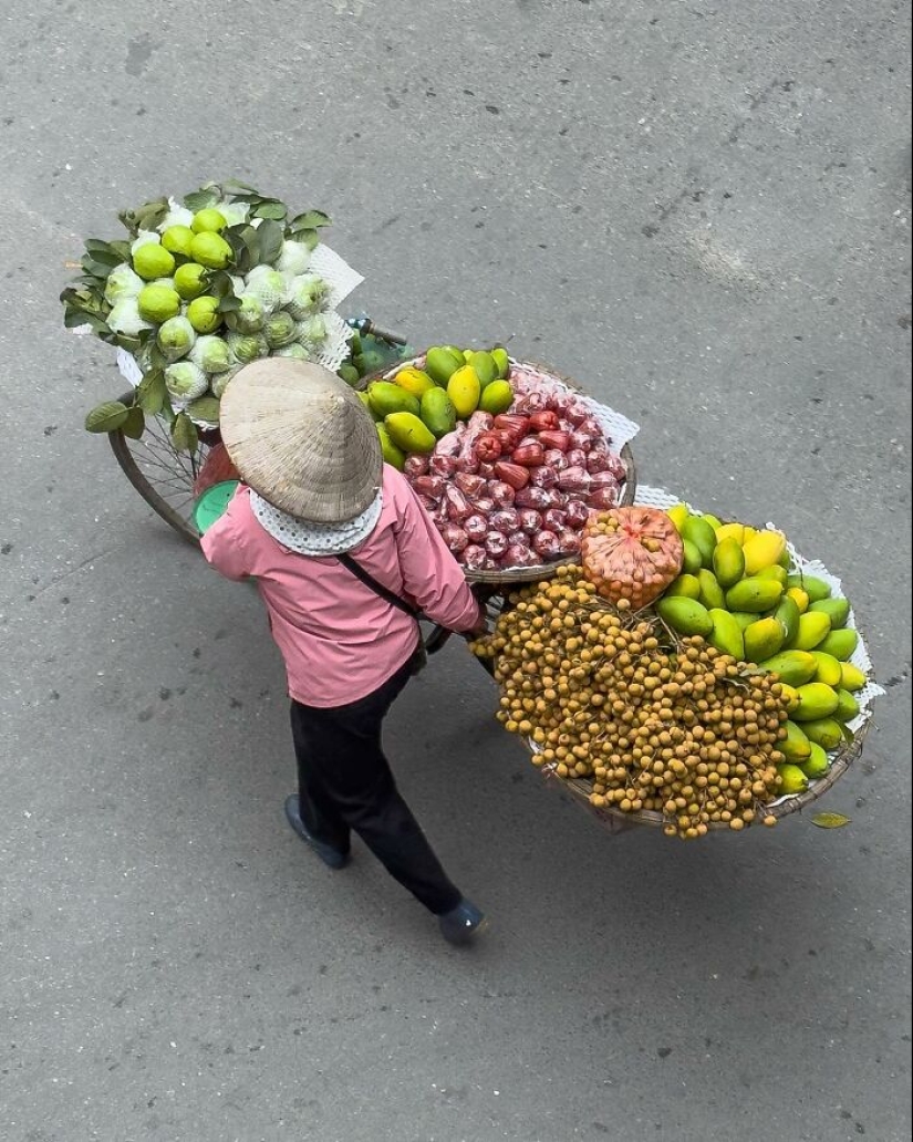 Hanoi desde arriba: retratos aéreos de vendedores de fruta realizados por Trung Dong