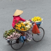 Hanoi desde arriba: retratos aéreos de vendedores de fruta realizados por Trung Dong