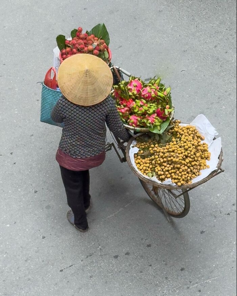 Hanoi desde arriba: retratos aéreos de vendedores de fruta realizados por Trung Dong