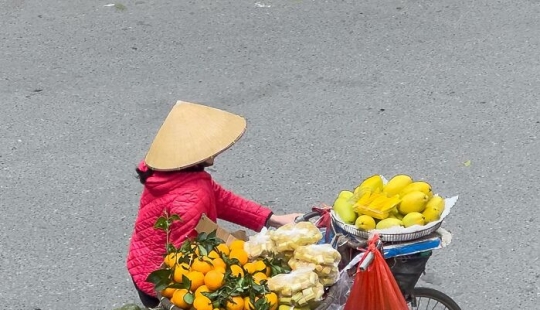 Hanoi desde arriba: retratos aéreos de vendedores de fruta realizados por Trung Dong