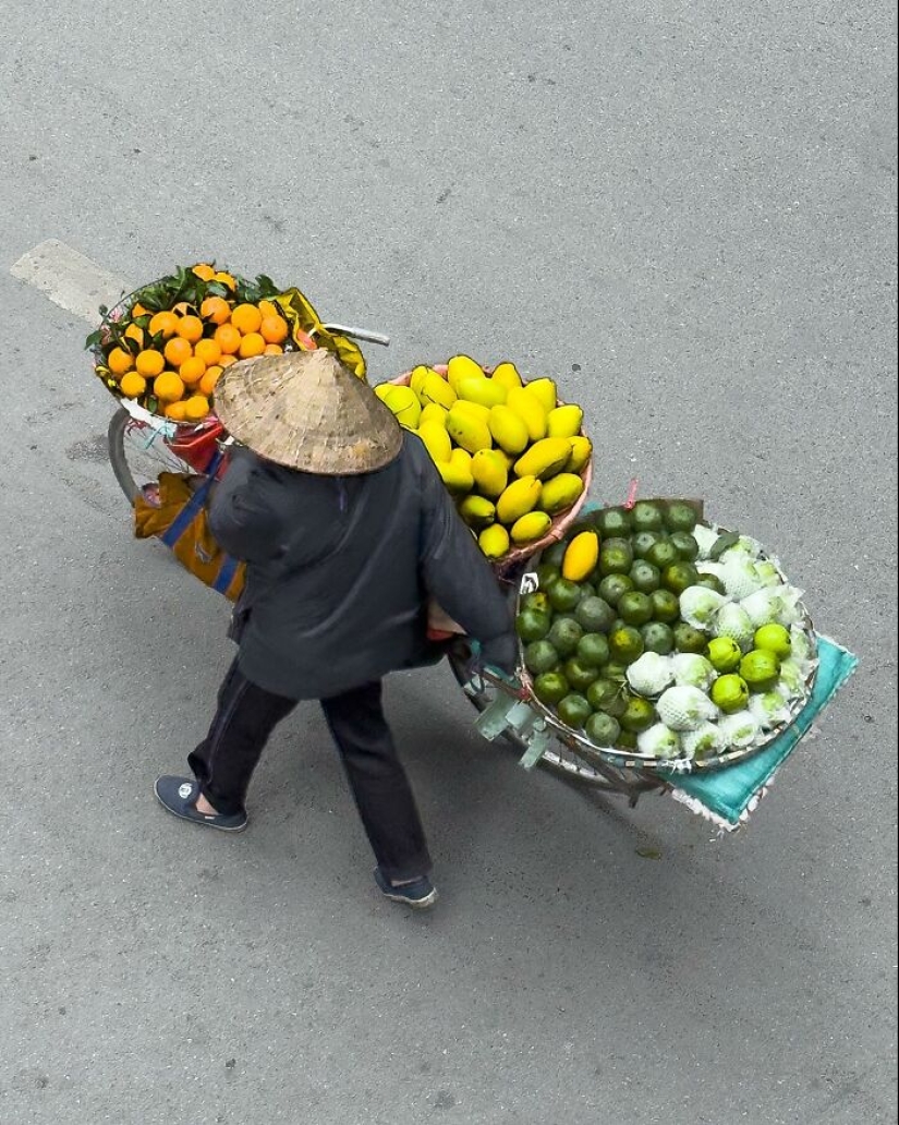 Hanoi desde arriba: retratos aéreos de vendedores de fruta realizados por Trung Dong