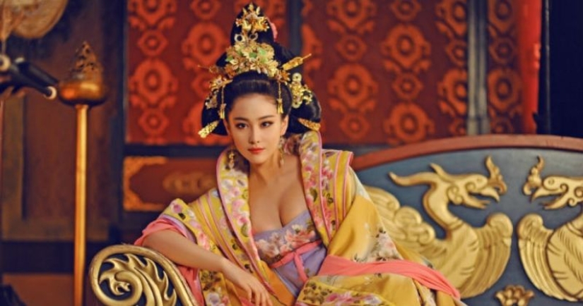 Harems of the Middle Kingdom: hierarchy, recorded sex and other "Chinese ceremonies"