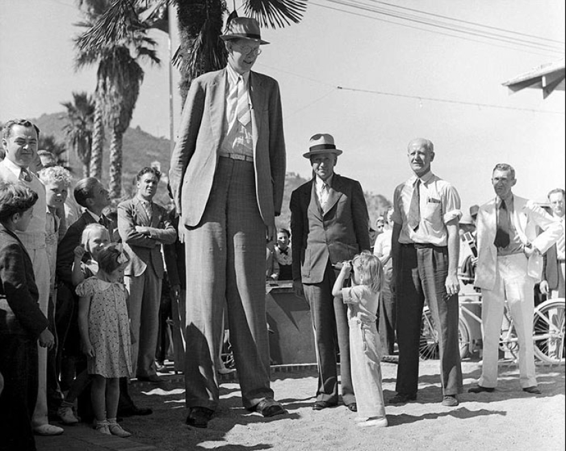 Hay un video que muestra cómo de grande fue Robert Wadlow — el hombre más alto en la historia