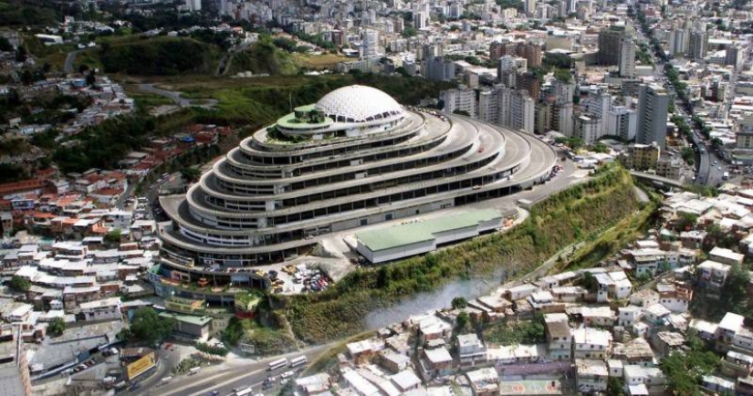 "Hélice" en Venezuela: como un lujo centro comercial se convirtió en una horrible prisión