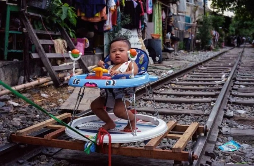 Hellish slums of Bangkok on spectacular images of Sam Gregg