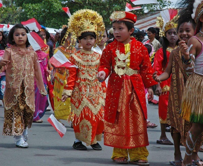 Henpecked nation: how the people of Minangkabau, who call themselves descendants of the Macedonian, live