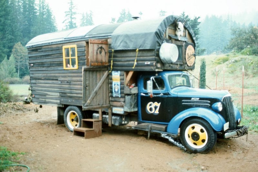 Home-trucks — weird, but a cute relic of the hippie era