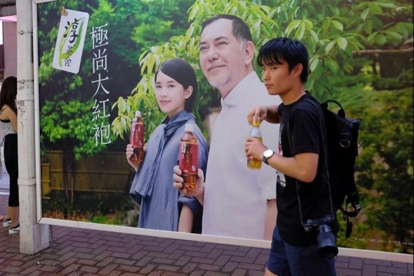 Hong Kong street photographer captures unexpected moments