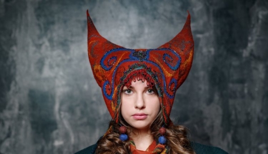 "Horned kichka": why women in Russia wore hats with horns