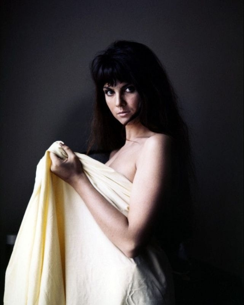 Hot brown-haired woman from the foggy Albion: seductive Caroline Munro