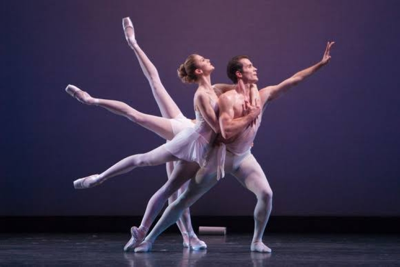 Hovering over the parquet: grace and tenderness in the photographs of ballet dancers from Lindsay Thomas