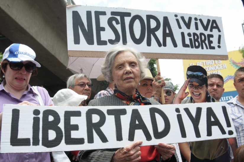 How a simple Mexican woman, Nestor Salgado, declared war on drug cartels