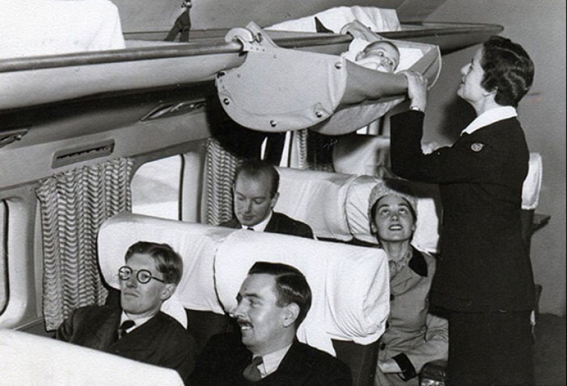 How children traveled on board an airplane in the 1950s