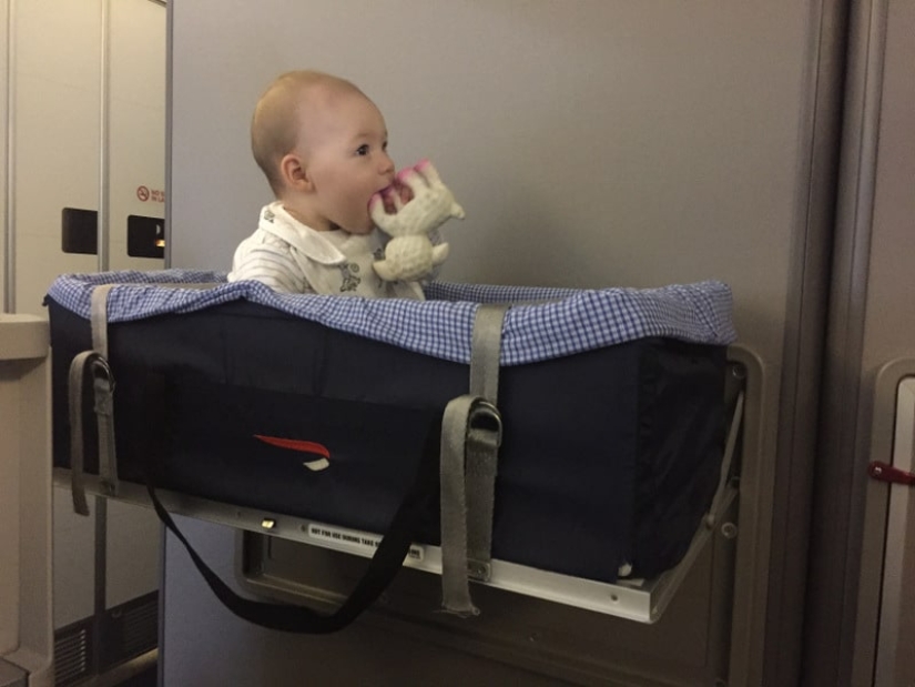 How children traveled on board an airplane in the 1950s